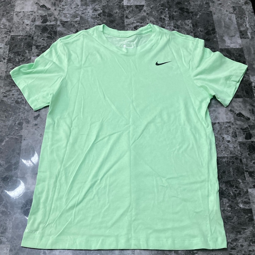 Mint green Nike shirt men’s medium